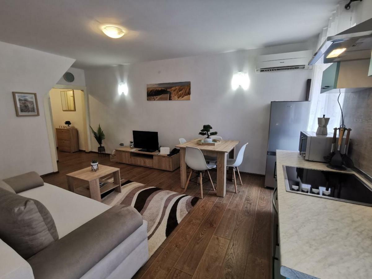 A Charming One-Bedroom Apartment In The Heart Of 'Rovinj' Esterno foto